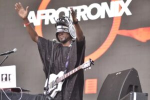 Caleb Rimtobaye Instagram - Desde África, @afrotronix.beat en @rockalparqueoficial. 😎😎😎

📸 @alejandra.mar 

#RockAlParque2022 // #ShockEnRaP // @idartes