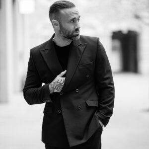 Calum Best Instagram - Best comment on what I’m looking at gets a gift …
