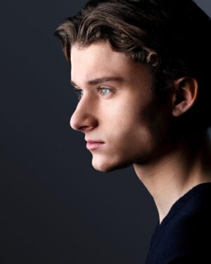 Cameron Brodeur Instagram - @kennethdolinphotography killed it with these💪🏻
#headshots