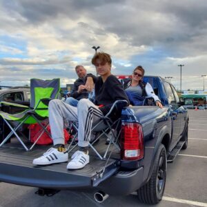 Cameron Brodeur Instagram - Drive-in featuring my Dad’s new pickup🚘 #donttouchmytruck