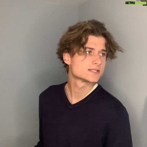 Cameron Brodeur - 95.8K Likes - Self-Tape auditions can have really flattering or really unflattering moments. My eyeline was my ring light so I have a permanent ring of sun in my eyeballs. Takes about 30 minutes to get my full vision back after an audition. #audition #selftape