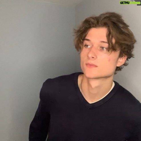 Cameron Brodeur - 95.8K Likes - Self-Tape auditions can have really flattering or really unflattering moments. My eyeline was my ring light so I have a permanent ring of sun in my eyeballs. Takes about 30 minutes to get my full vision back after an audition. #audition #selftape