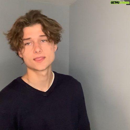 Cameron Brodeur - 95.8K Likes - Self-Tape auditions can have really flattering or really unflattering moments. My eyeline was my ring light so I have a permanent ring of sun in my eyeballs. Takes about 30 minutes to get my full vision back after an audition. #audition #selftape