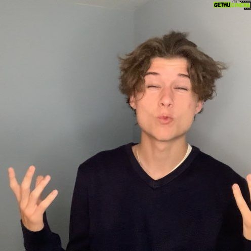 Cameron Brodeur - 95.8K Likes - Self-Tape auditions can have really flattering or really unflattering moments. My eyeline was my ring light so I have a permanent ring of sun in my eyeballs. Takes about 30 minutes to get my full vision back after an audition. #audition #selftape
