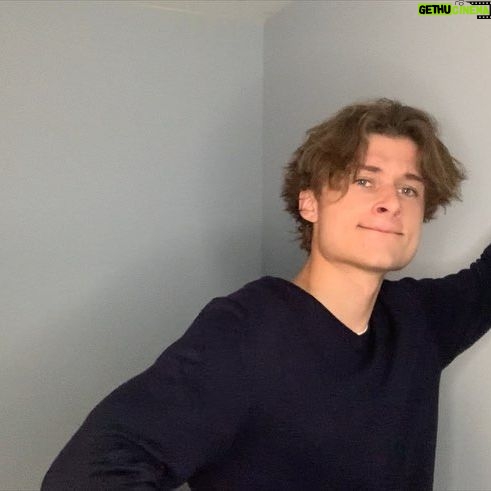 Cameron Brodeur - 95.8K Likes - Self-Tape auditions can have really flattering or really unflattering moments. My eyeline was my ring light so I have a permanent ring of sun in my eyeballs. Takes about 30 minutes to get my full vision back after an audition. #audition #selftape