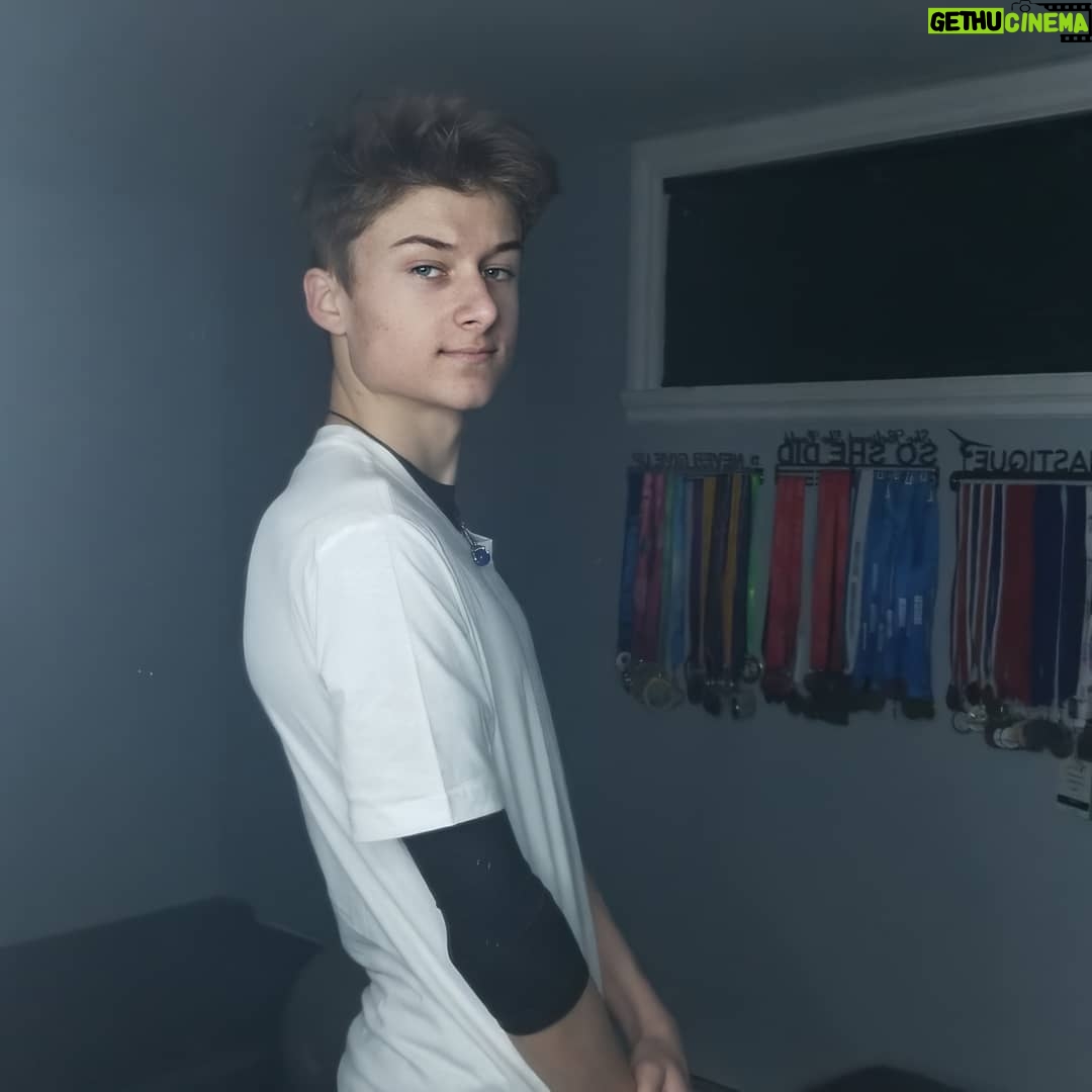 Cameron Brodeur - 76.6K Likes - Sleep. Eat. Workout. Watch Anime. My quarantine cycle.