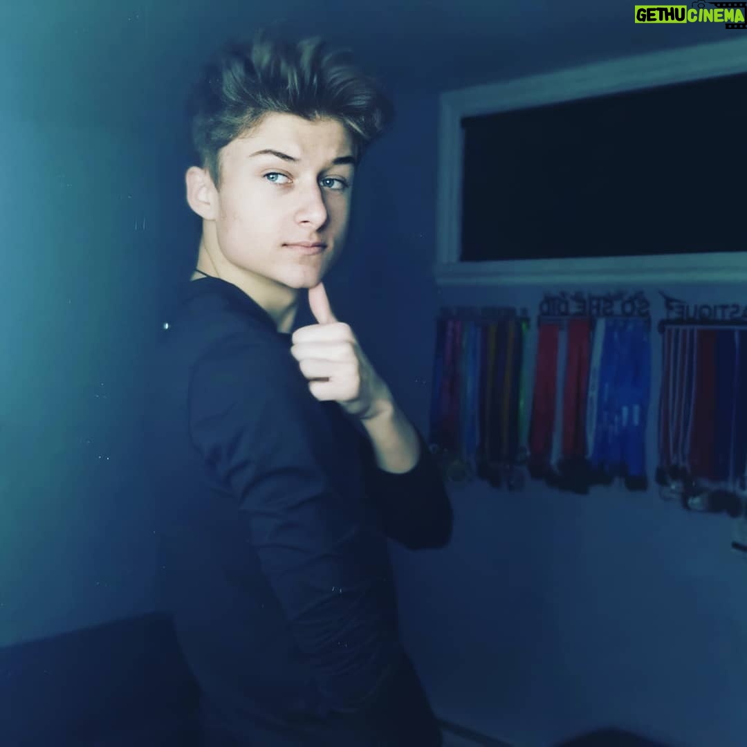 Cameron Brodeur - 76.6K Likes - Sleep. Eat. Workout. Watch Anime. My quarantine cycle.