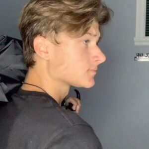 Cameron Brodeur Instagram - Had a great time doing the #umbrellachallenge on Tik Tok to celebrate the release  of the Umbrella Academy season 2! ☂️ @umbrellaacad @netflixca 
Tik Tok: cam.brodeur