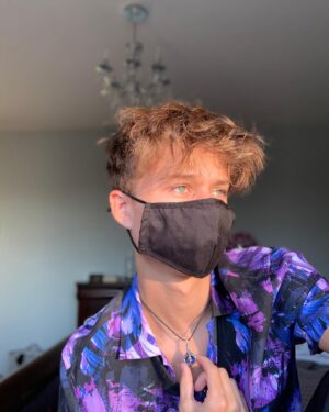 Cameron Brodeur Instagram - It is getting wayyy too hot out now. Oh and also, got a new phone.📱