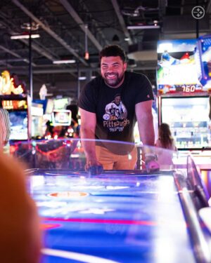 Cameron Heyward Instagram - @camhey97’s favorite way to celebrate his birthday is to throw a party with some local kids who may need some extra encouragement.

He & @theheywardhouse treated a special group of kids to a night of fun at Dave & Buster’s at the annual Cam’s Birthday Bash!