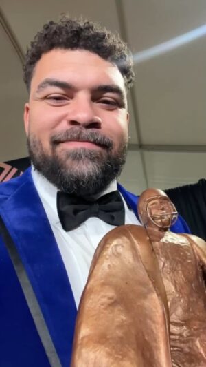 Cameron Heyward Instagram - Your 2023 #WPMOY checking in from #NFLHonors 🗣️