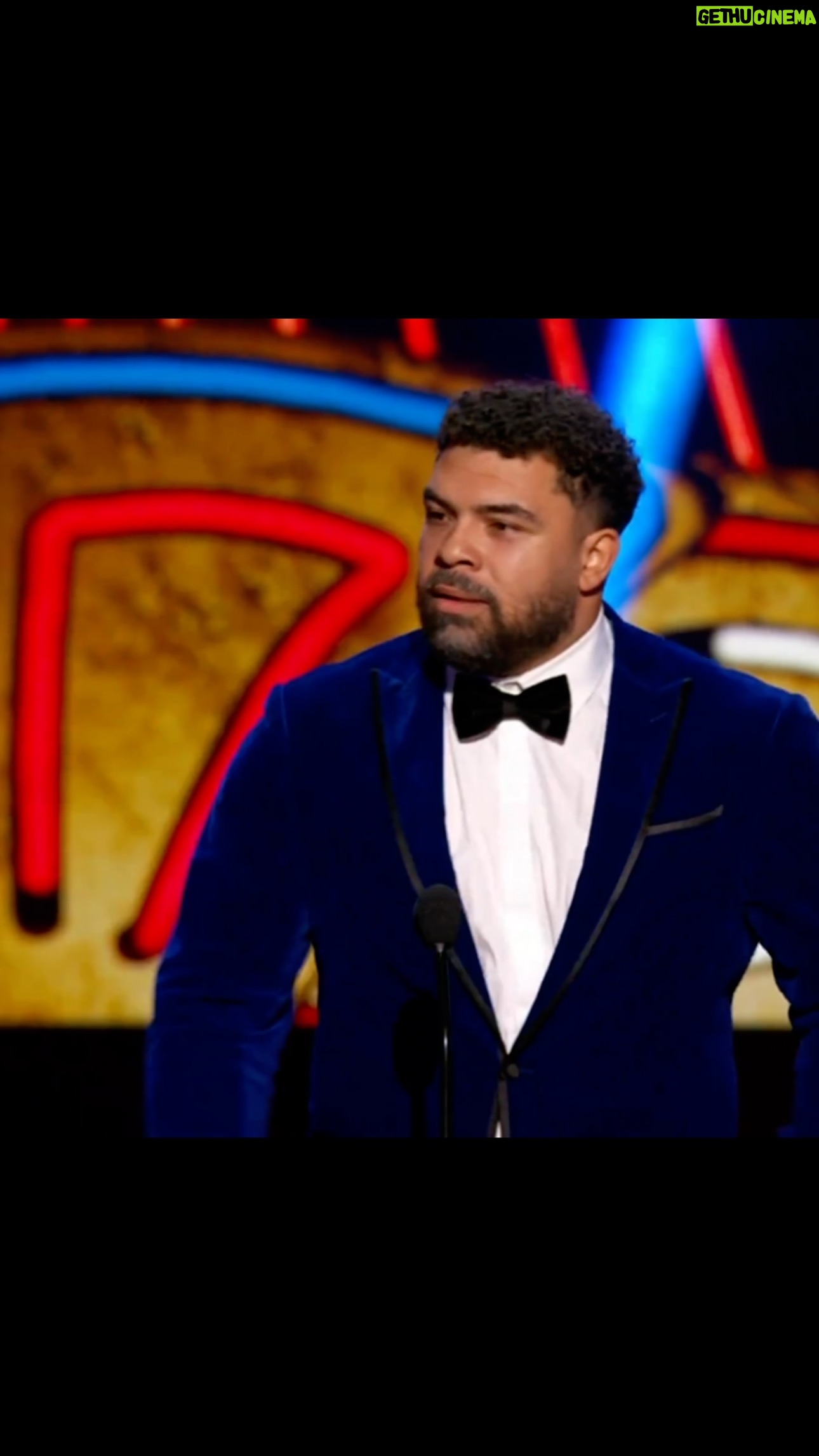 Cameron Heyward - 109.7K Likes - @camhey97 reflects on being named the 2023 Walter Payton Man of the Year 🖤💛
📺: #NFLHonors on CBS/NFLN
