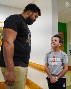 Cameron Heyward Instagram - On Friday, @camhey97 surprised Porter at @childrenspgh to celebrate the end of his chemo treatment by being there to see him ring the bell.

Heyward has known Porter for a few years and made sure he was there for this special moment.