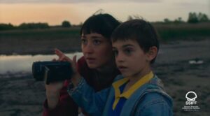 Camila Peralta Instagram - “Clara se pierde en el bosque” la peli de @fabbricamila se estrena en @sansebastianfes y estamos mega felices! Gracias Cami por dejarme actuar en tu peli 💕
El rodaje fue muy hermoso! Me hice amigues nuevos con los que quiero seguir compartiendo siempre! 
Alina Films en coproducción con @varsoviafilms / Escrita y dirigida por @fabbricamila

Protagonizada
por @camilasicamila, @agugagli,@d_i_n_a_s_t_i_a,
@lagomezgarcia, @maitinademarco, @los_gn y @ma
rtichamorro

Guión y Dirección: Camila Fabbri
Producida por Pablo Chernov
Coproductor: @diego.dubcovsky
Dirección de Fotografía y Cámara: @pereda.victoria
1ra Asistente de Cámara: Lisa Lombardo
2do Asistente de
Cámara: @claobarrio y @franciscogarciamorteo
Gaffer: Agustín Boero
Jefa de Reflectoristas: Valeria Lachman
Key Grip: César Padilla un_tecnicx
Operador de Steadicam: @arminmw
Foto fija: @martinrkraut y @sebastianarpesella
Asistente de Dirección: @nachoceroi
Continuista: @dani.llanos.r
Jefe de Producción: @ezepierri
Asistente de Producción: @majo.pedernera
Ayudante de Producción: @pederneraelias
Diseño de Sonido: @fran_pedemonte
Editora de diálogos: zapando
Editor de ambientes y efectos: Fernando Gallucci
Sonido directo: @andresmarks
Microfonistas: juan_i_t_ y @s.lipszyc
Maquillaje: @ivanaboveda
Dirección de Arte: @iariohanian
Ambientadores: @facu.adam0 y @clariortigoza
Vestuario: @bernardacrudo
Ayudante de Vestuario: @hola.francisca
Director de Producción: @tatoboren
Investigación: Luciano Zdrojewski
Montaje: @jojojollobet
Asistente de Montaje: @elituchis
Coordinación de producción (Varsovia
Films): @divagadiana
Administración (Varsovia Films): @penelasca