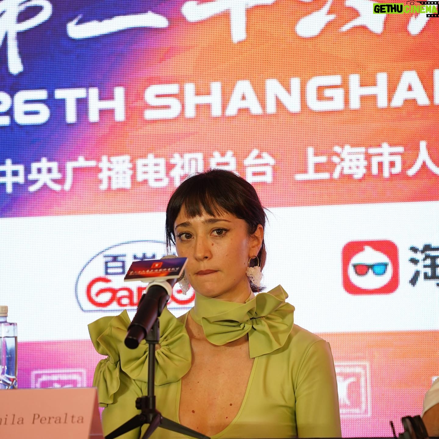 Camila Peralta - 1.6K Likes - Estreno de ADULTO película de @marianogonzalez.1 en @shanghaiinternationalff ❤️
Protagonizada por el genio de @al.__.fon fue hermoso verla por primera vez en China con un público súper cálido y atento.
Estoy enamorada de este país 🥹
Estilismo •• @pamemartinelli
@sadaels 🥰