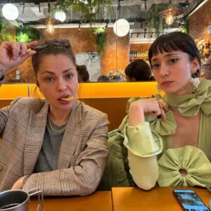 Camila Peralta Instagram - Estreno de ADULTO película de @marianogonzalez.1 en @shanghaiinternationalff ❤️ 
Protagonizada por el genio de @al.__.fon fue hermoso verla por primera vez en China con un público súper cálido y atento.
Estoy enamorada de este país 🥹 

Estilismo •• @pamemartinelli 
@sadaels 🥰