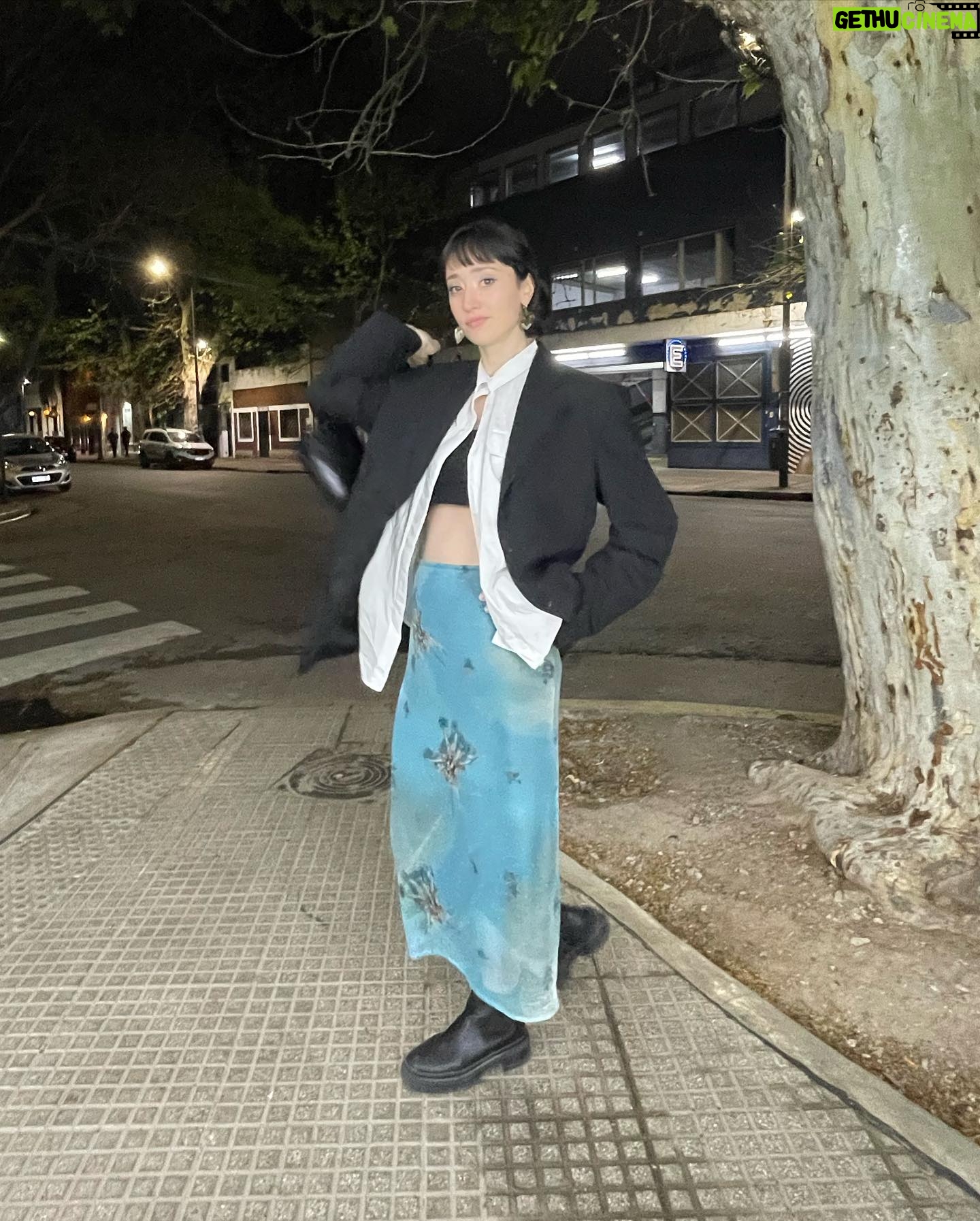 Camila Peralta - 0.9K Likes - Ayer fue la avant premiere de @puan.pelicula 🥰 fue hermoso verla en el cine con tanta gente!
Desde el jueves 5 de octubre la pueden ver en un montón de cines, vayan! Esta buenísima!
Gracias @constanzaperalta1 por ser mi estilista, @anitabalduini mi amiga maquilladora y @carla__scolari la mejor compañía ❤️
