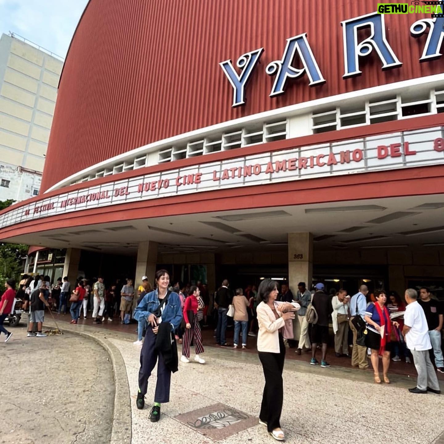 Camila Peralta - 763 Likes - Increíble @festivalcinehabana ❤️ presentamos Clara se pierde en el bosque de @fabbricamila y turisteamos con coki @constanzaperalta1 la mejor hermana del planeta
El conjunto verde es de la bella @marea.cristal gracias❤️
“casi sin pensar las cosas que voy haciendo parecen un sueño” Pity Alvarez 🥹
Ahora se vuelve a la realidad, que duro.
