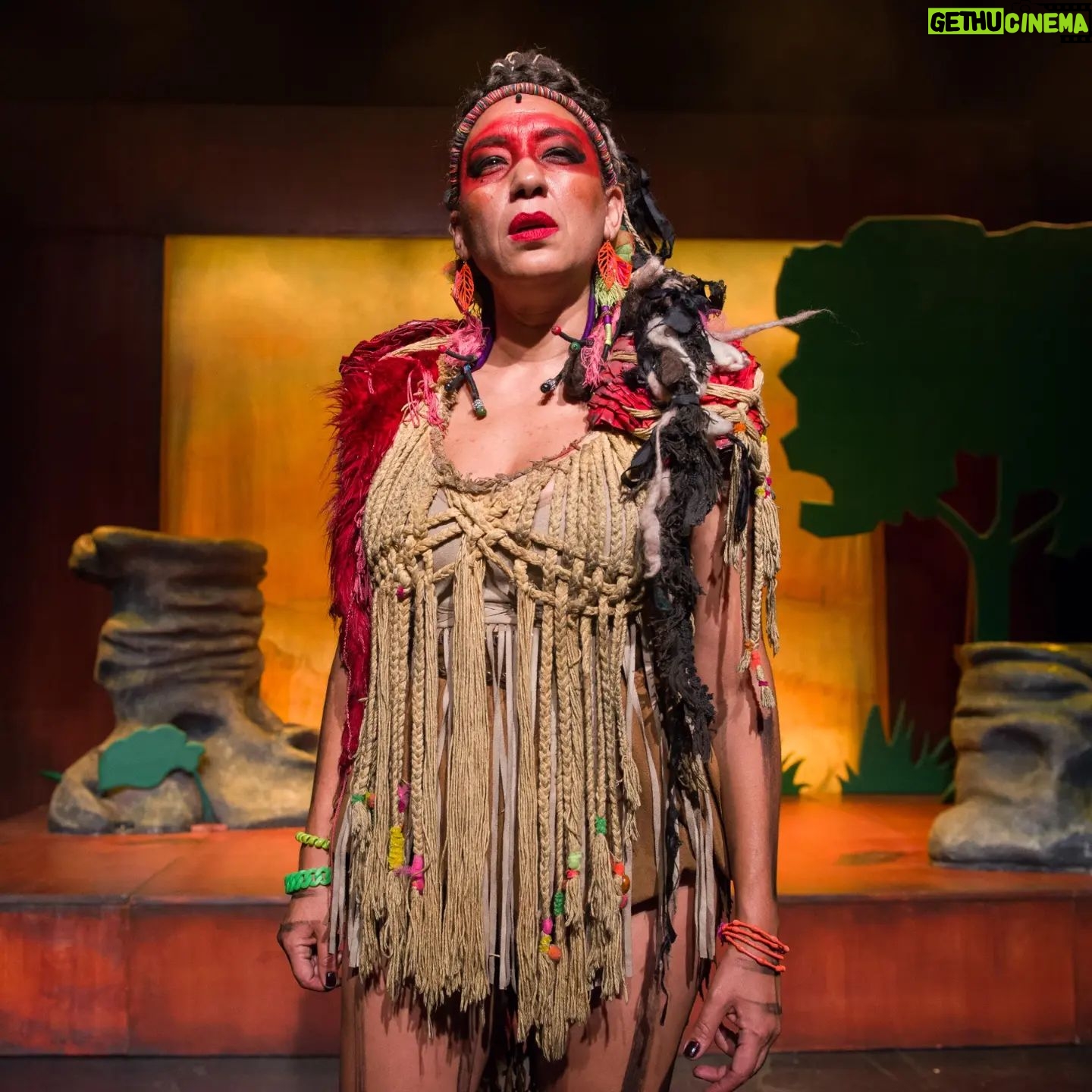 Camila Peralta - 1.5K Likes - CAMILA PERALTA y LORENA VEGA en LAS CAUTIVAS
🗓️ DOMINGOS 17 h. en el @teatrometropolitanok
🎟 Entradas disponibles en @plateanet
🏹 Como siempre, hay link de descuento para los seguidores fieles de @teatro.futuro que comenten este post con la palabra MENSAJERA
con Camila Peralta @camilasicamila y Lorena Vega @lorevegaok
Música original en vivo: Ian Shifres @ianshifres
Escenografía: Rodrigo Gonzalez Garillo @rodrigogonzalezgarillo
Vestuario: Magda Banach @indumentoficcional
Iluminación: Matías Sendón @sendonmatias
Coreografía: Jazmín Titiunik @jazmintitiunik
Asistencia de dirección: Pablo Cusenza @pablocusenza
Asistencia de producción: Loli Crivocapich @lolicrivo
Fotos: Carlos Furman @furman.carlos
Producción: Carolina Castro @angcaroli
Dramaturgia y Dirección: Mariano Tenconi Blanco @marianotenconiblanco