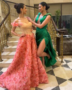 Camila Pinzón Instagram - Hermandad tricolor 💛💛💙❤️ Recuerdos de esta velada con @ariagnydaboin 🇻🇪. En un abrir y cerrar de ojos una semana ya paso, siguiente parada: Mumbai ✨.
-
Dress: @christopheguillarme 
For all the latest news follow @missworld official instagram
#missworld
#missworld71
#71mw
#india
#beautywithapurpose #bwap
-

Miss World Colombia - @missmundocolombia

My Team:
 @aldopeluqueria @salerm_cosmetics_co @clubbodytech @lasergioemprende @sergioyalexandraradaoficial @dra.alexandrarada @redmastv @melodiastereobogota @doubletree_byhilton @fabianchacone @cstoficial @drcesartobar @dradrianalabrador @clinicalafont @museointernacionalesmeralda @official_andreaventuroli @fernando_marinm