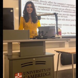 Camila Pinzón Instagram - Being an university lecturer at the University of Cambridge was an unforgettable experience, specially as one of my long term goals is to become a part time university teacher in order to share all my marketing knowledge with the younger generations 👩🏻‍🏫 What a better way to start building this dream than by being a guest lecturer at this historical British university 🤗 
-
Ser profesora invitada en la universidad de Cambridge fue una experiencia inolvidable, ya que uno de mis objetivos a largo plazo es ser profesora de universidad con el fin de transmitir mi conocimiento en mercadeo con las próximas generaciones 👩🏻‍🏫 Que mejor manera de comenzar a construir este sueño que dictar una clase en esta histórica universidad inglesa 🤗
-
-
-
-
#missworld #missmundo #cambridge #universityofcambridge #beautywithapurpose