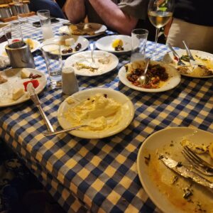 Camilla Thulin Instagram - En ljuvlig afton på #meyhane @atgecmeyhanesi #atgeçmeyhanesi med käraste #vänner @goksankeskin #ada och #ihsan @mjohanrabaeus