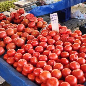 Camilla Thulin Instagram - Tisdagsmarknad I #yalikavak #marknad #foodies #veggies #ecologic #bodrum #turkiet #turkey #türkiye