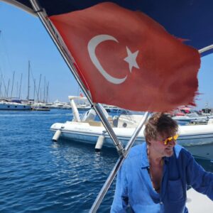 Camilla Thulin Instagram - Årets #jungfrufärd nu åker #badbåten #mozzarella ii sitt fina #badvatten #yalikavak #bodrum #Turkiet #türkiye #turkey