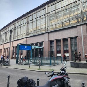 Camilla Thulin Instagram - Är i #berlin med mina #teater #gubbar vi ska planera en stor #show #musical på @malmoopera #malmöoperan
Det blir #konferens hela dagarna och #shower om aftonen. Bor på trevligt #hotell @titanicberlin_hotel_gm #gendarmenmarkt #tyskland #deutchland #germany