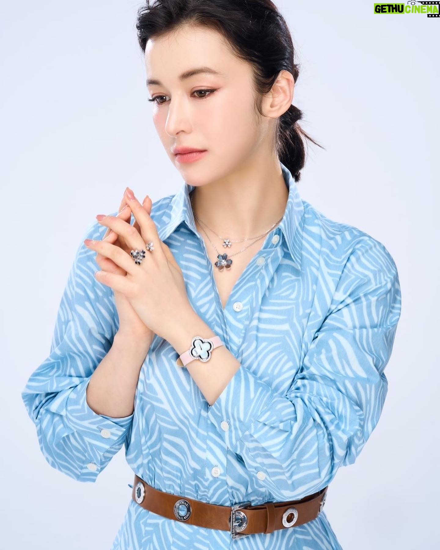 Camille Chalons - 710 Likes - 《省省吧!我家富貴發》全劇已在CATCHPLAY 、Hami Video、H2PES、iQIYI、KKTV和LINE TV上架
最近在《省省吧!我家富貴發》我飾演一個生活很富裕的夏美。夏美因為愛上一個家境不好的人,而勇敢去面對與父親的衝突。我真的很高興以夏美這個角色能夠表現出捍衛自己想法的重要性。與其在乎社會的眼光,這個堅持與堅定我覺得更佳重要。
感謝中時時尚 !
攝影:崴傑
化妝:人瑋 @wayway_liu
髮型:Odye @hairmosa.lab
💸 @fivethriftyfamily 💰
« My Thrifty Family », on Catchplay , Hami Video, H2PES, iQIYI, KKTV and Line TV.
In the TV Show « My Thrifty Family » I play the part of Hsia-Mei, a young woman from very wealthy background who falls in love with a destitute boy, which creates conflict with her disapproving father. In other words, Hsia-Mei stands for the idea that what the heart wants should prevail over social pressure, and I am pretty glad to embody such point of view