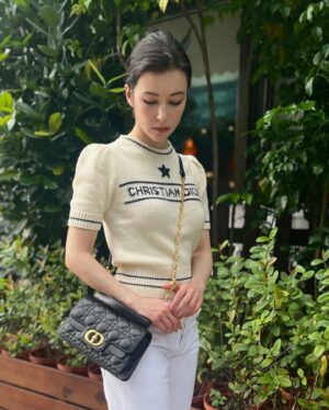 Camille Chalons Instagram - Dior Diamond Towers 期間限定店
時間：即日起至 5 月 1 日
地點：Diamond Towers 百貨一館 1 樓

@dior #diorss24 #diorjolie