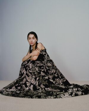 Camille Chalons Instagram - 🪐✨💫
感謝 DIOR x ELLE

攝影：Kuo Huan Kao
妝髮：Sunny Hsu 
平面執行：Louise

@dior @elletaiwan