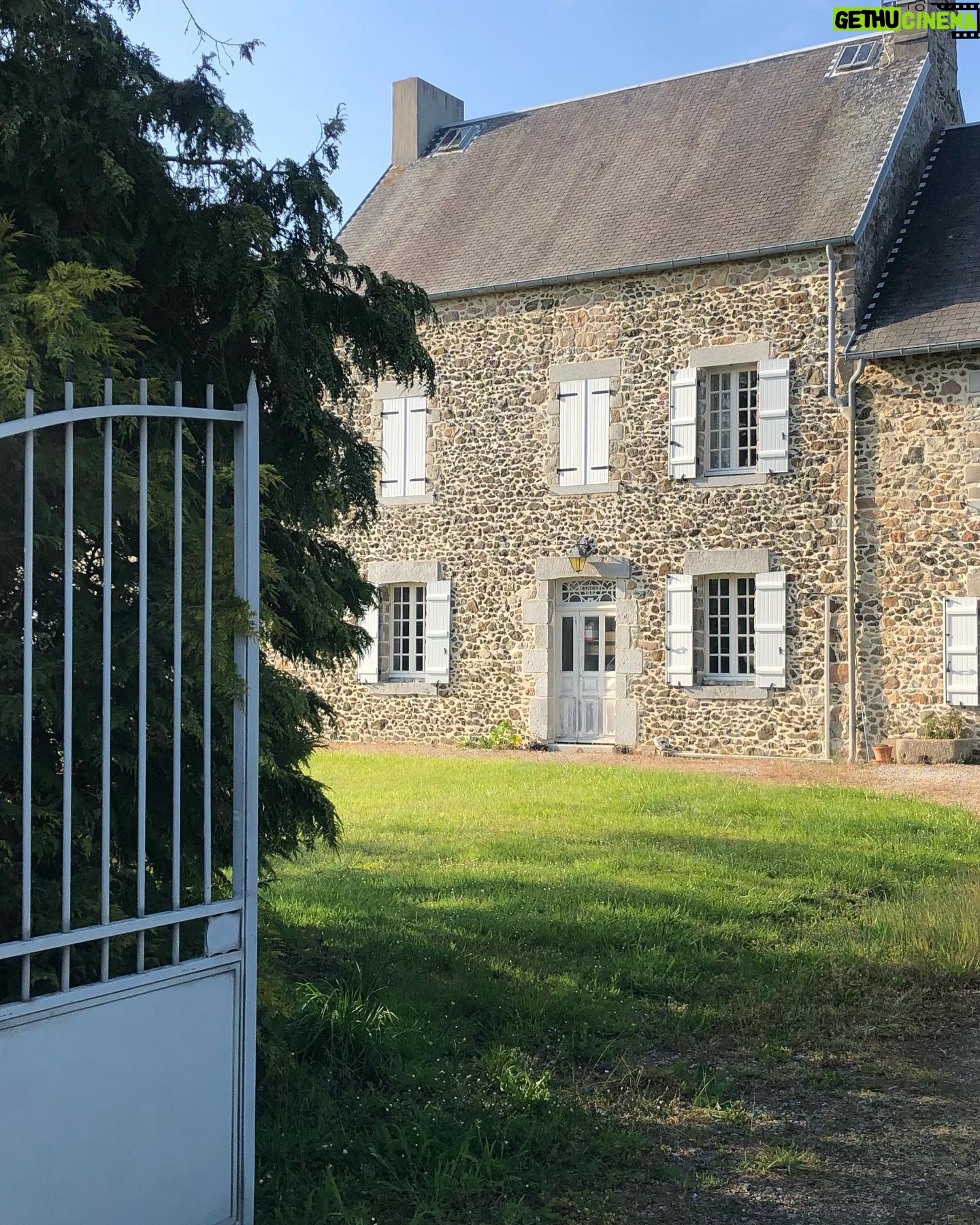 Camille Chalons - 806 Likes - Le joli mois de juin
睡飽、吃飽、愛飽
#homesweethome