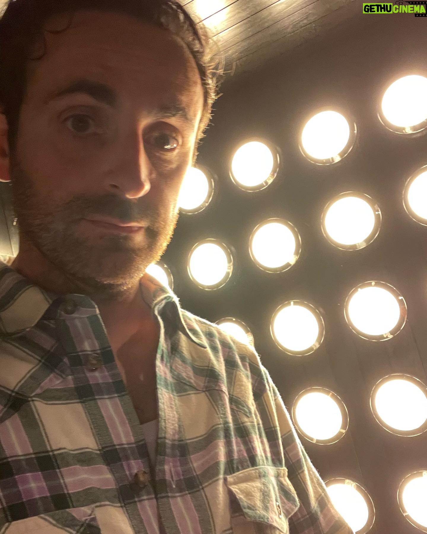 Camille Combal - 13.9K Likes - Ça y est les vacances là !!! ☀️
À ce soir 📺