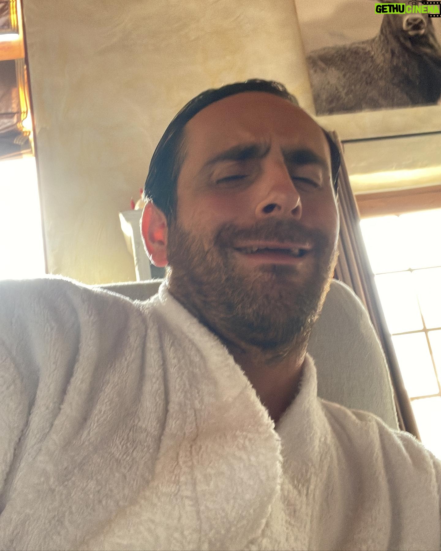 Camille Combal - 13.9K Likes - Ça y est les vacances là !!! ☀️
À ce soir 📺