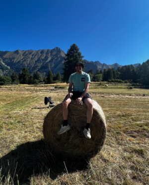 Camille Combal Instagram - Ici c’est pas Ibiza gros 🏔️