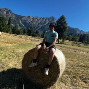 Camille Combal Instagram - Ici c’est pas Ibiza gros 🏔️