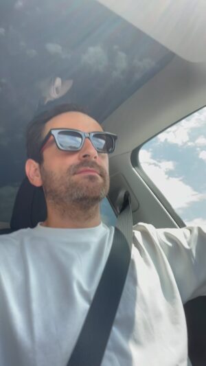 Camille Combal Instagram - Summer Vibes 🎵 🚗 ☀️