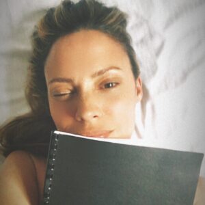 Camille De Pazzis Instagram - New project 🤫#paris #morning ♥️