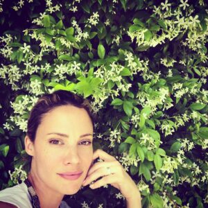Camille De Pazzis Instagram - Jasmine’s dream ✨✨✨✨✨✨✨✨✨✨ #flowerstagram