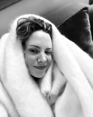 Camille De Pazzis Instagram - Morning 🌞. .  #instadaily #blanket #morningroutine #blackandwhite