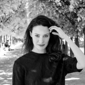 Camille De Pazzis Instagram - 🌿🌿Palais Royal🌿🌿 👑 #tbt #brunet shooting with @miladeth #spring summer#2017 in #paris 💐