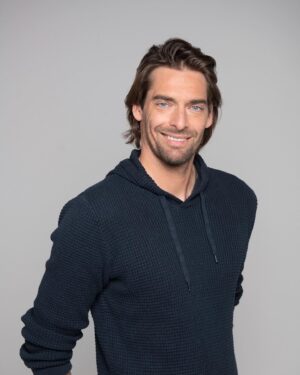 Camille Lacourt Instagram - J’ai le plaisir de vous annoncer que je serai sur @francetelevisions cet été pour commenter les championnats du monde et d’Europe de natation. 
Très heureux de pouvoir partager avec vous mon amour pour ce sport qui m’a tant donné !