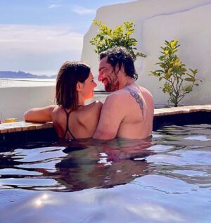 Camille Lacourt Instagram - Hier nous avons soufflé une bougie supplémentaire ensemble.
Je te souhaite un heureux anniversaire et comme cadeau je te propose de vivre encore d’innombrables et d’inoubliables moments ensemble.
Je t’aime @alice_deto 
Merci d’être dans ma vie, d’être forte, intelligente, inspirante, aimante.
D’être une maman formidable, une belle maman fantastique et mon binôme de vie 🎂❤️