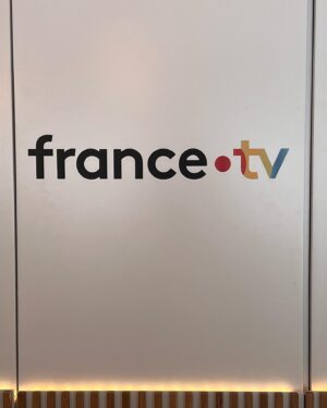 Camille Lacourt Instagram - J’ai le plaisir de vous annoncer que je serai sur @francetelevisions cet été pour commenter les championnats du monde et d’Europe de natation. 
Très heureux de pouvoir partager avec vous mon amour pour ce sport qui m’a tant donné !