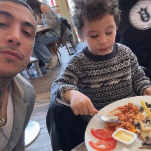 Can Bonomo Instagram - Oğlumla başbaşa ilk tatilimiz 🥹🧿❤️ Seni özledik güzel kız @imoykukarayel 🫵🏻😏