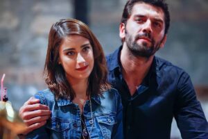 Can Nergis Instagram - Canım kardeşim 💙 @hazalkaya ile #tbt #maral #hazalkaya