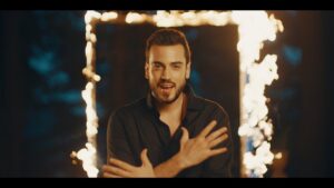 Can Sarp İkiler Instagram - #acıbiber İlk single, ilk heyecan! İçten severek yaptık enerjisine çok inandık.
@mustafasandal24 der ki “her şey yalan şarkı gerçek”. Bu şarkı için de ne kadar teşekkür etsem az. Hadi o zaman “bu gece kaçsın bütün uykular!”🌶

Söz/Müzik: @mustafasandal24 
Klip Yönetmen: @ecemgunn 
Koreograf/Cast: @zafertunch 
Görüntü Yönetmeni: @velikuzlu 
Edit: @cisembaydar 
Color: @thepostbrothers 
Styling: @cerenaliststyling 
Saç/Makyaj: @sezginmilik 
Stüdyo: @hazelmusicco 
Yapım: Yada Müzik

@vestel @concept_istanbul @dmccomtr