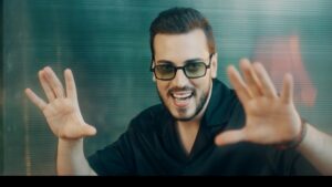 Can Sarp İkiler Instagram - #acıbiber İlk single, ilk heyecan! İçten severek yaptık enerjisine çok inandık.
@mustafasandal24 der ki “her şey yalan şarkı gerçek”. Bu şarkı için de ne kadar teşekkür etsem az. Hadi o zaman “bu gece kaçsın bütün uykular!”🌶

Söz/Müzik: @mustafasandal24 
Klip Yönetmen: @ecemgunn 
Koreograf/Cast: @zafertunch 
Görüntü Yönetmeni: @velikuzlu 
Edit: @cisembaydar 
Color: @thepostbrothers 
Styling: @cerenaliststyling 
Saç/Makyaj: @sezginmilik 
Stüdyo: @hazelmusicco 
Yapım: Yada Müzik

@vestel @concept_istanbul @dmccomtr