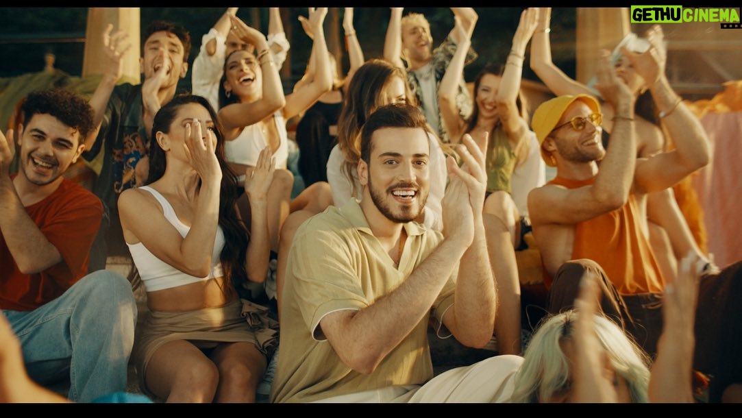 Can Sarp İkiler - 3 Likes - #acıbiber İlk single, ilk heyecan! İçten severek yaptık enerjisine çok inandık.
@mustafasandal24 der ki “her şey yalan şarkı gerçek”. Bu şarkı için de ne kadar teşekkür etsem az. Hadi o zaman “bu gece kaçsın bütün uykular!”🌶
Söz/Müzik: @mustafasandal24
Klip Yönetmen: @ecemgunn
Koreograf/Cast: @zafertunch
Görüntü Yönetmeni: @velikuzlu
Edit: @cisembaydar
Color: @thepostbrothers
Styling: @cerenaliststyling
Saç/Makyaj: @sezginmilik
Stüdyo: @hazelmusicco
Yapım: Yada Müzik
@vestel @concept_istanbul @dmccomtr